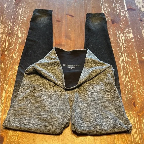 Beyond Yoga Ombre Leggings - Picture 4 of 6